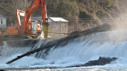 Crane Removes Dillsboro Dam